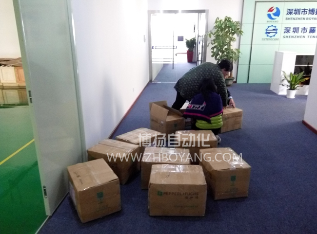 大量GL5-T/28A/115倍加福槽型開關(guān)及光電開關(guān)到貨！