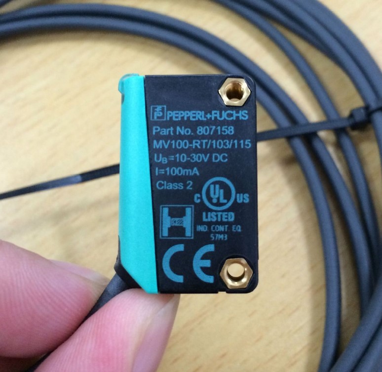 電容器介電介質(zhì)位置發(fā)生變化，導(dǎo)致電容器的容量變化