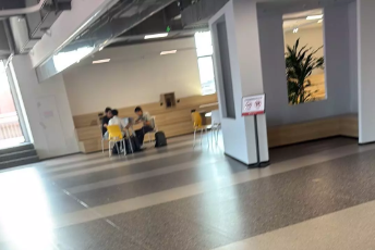 團隊引領(lǐng)廠家完成洽談，認清當(dāng)下業(yè)務(wù)面臨的挑戰(zhàn)與機遇